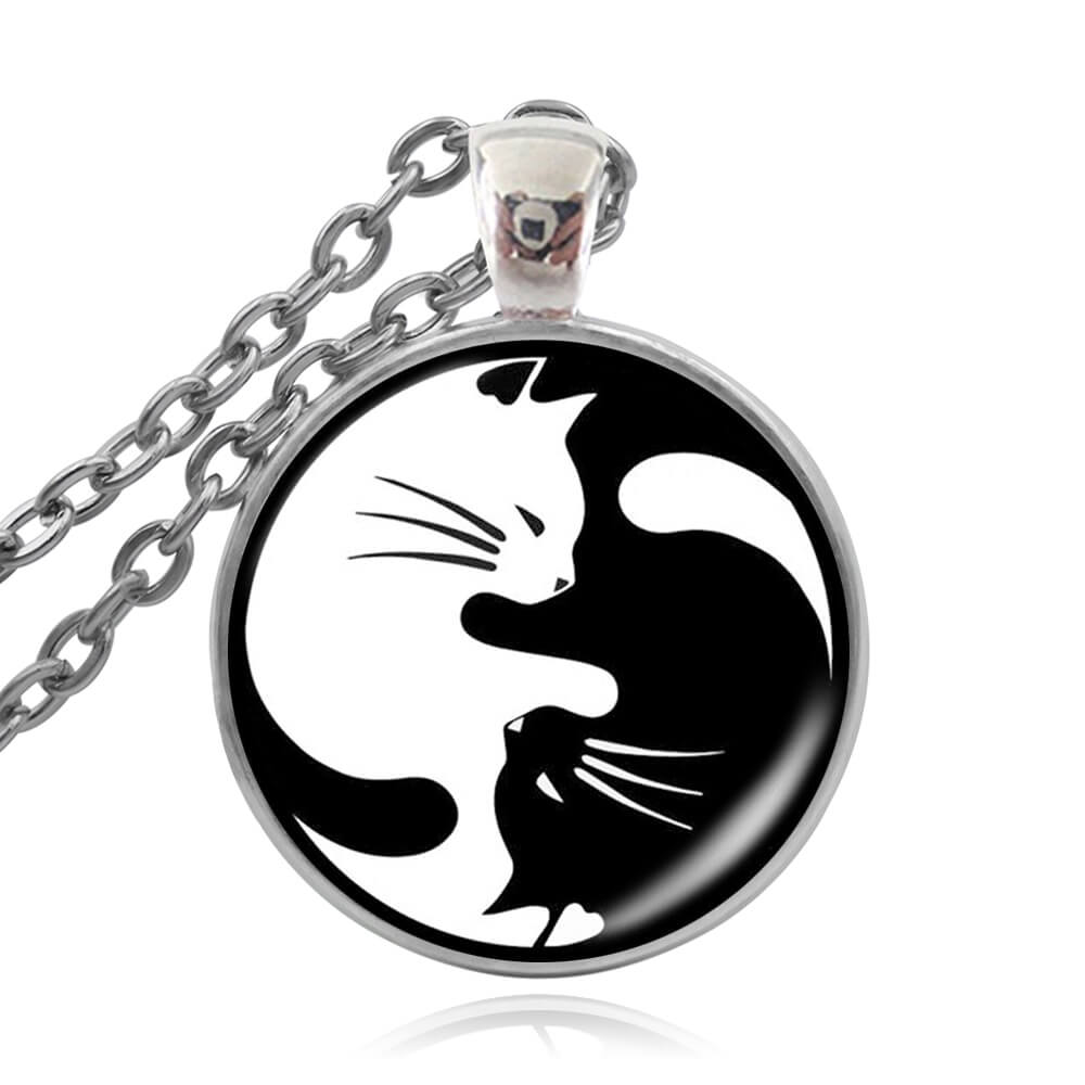 Halskjede med katt og yin og yang