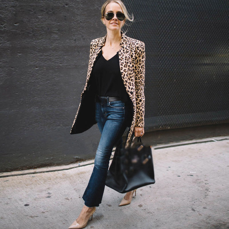 Dameblazer med leopardmønster