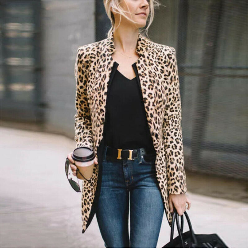 Dameblazer med leopardmønster