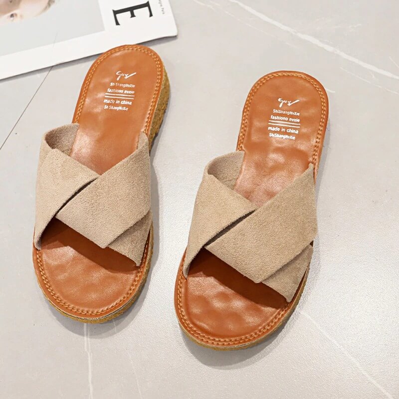 Sandaler med kryssremmer