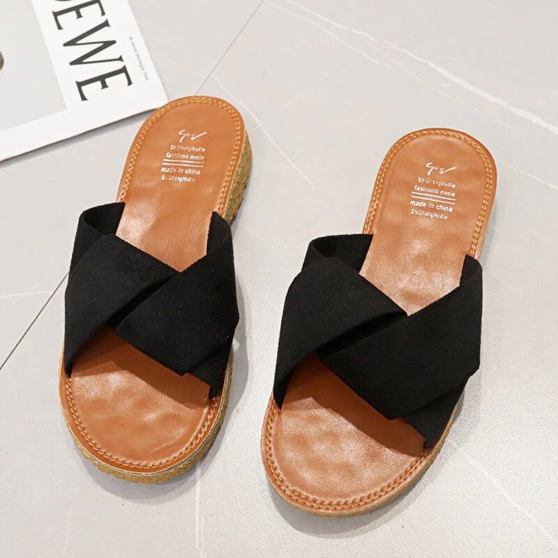 Sandaler med kryssremmer