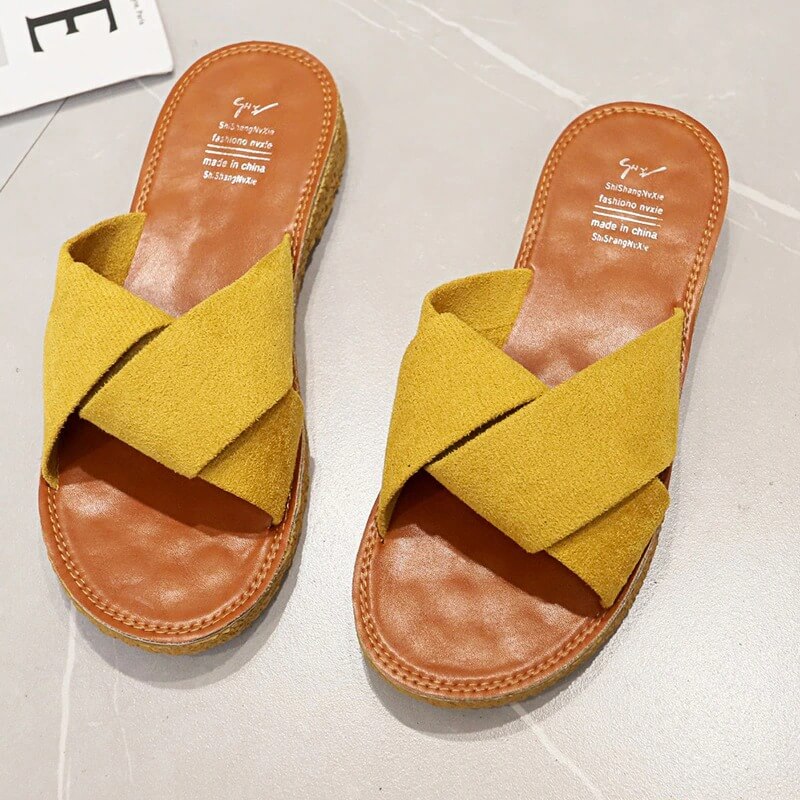 Sandaler med kryssremmer