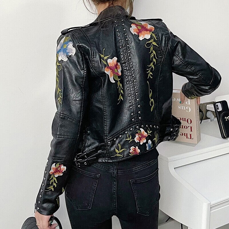 Broderte skinnjakke med blomstertrykk