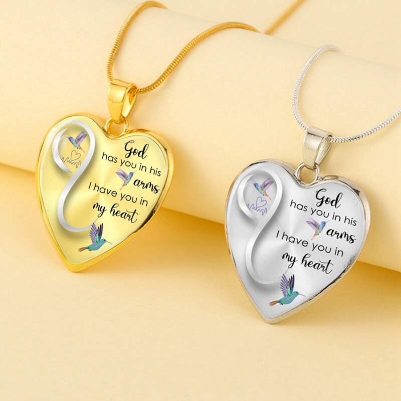 Gud har deg i sin favn, kolibrihalssmykke