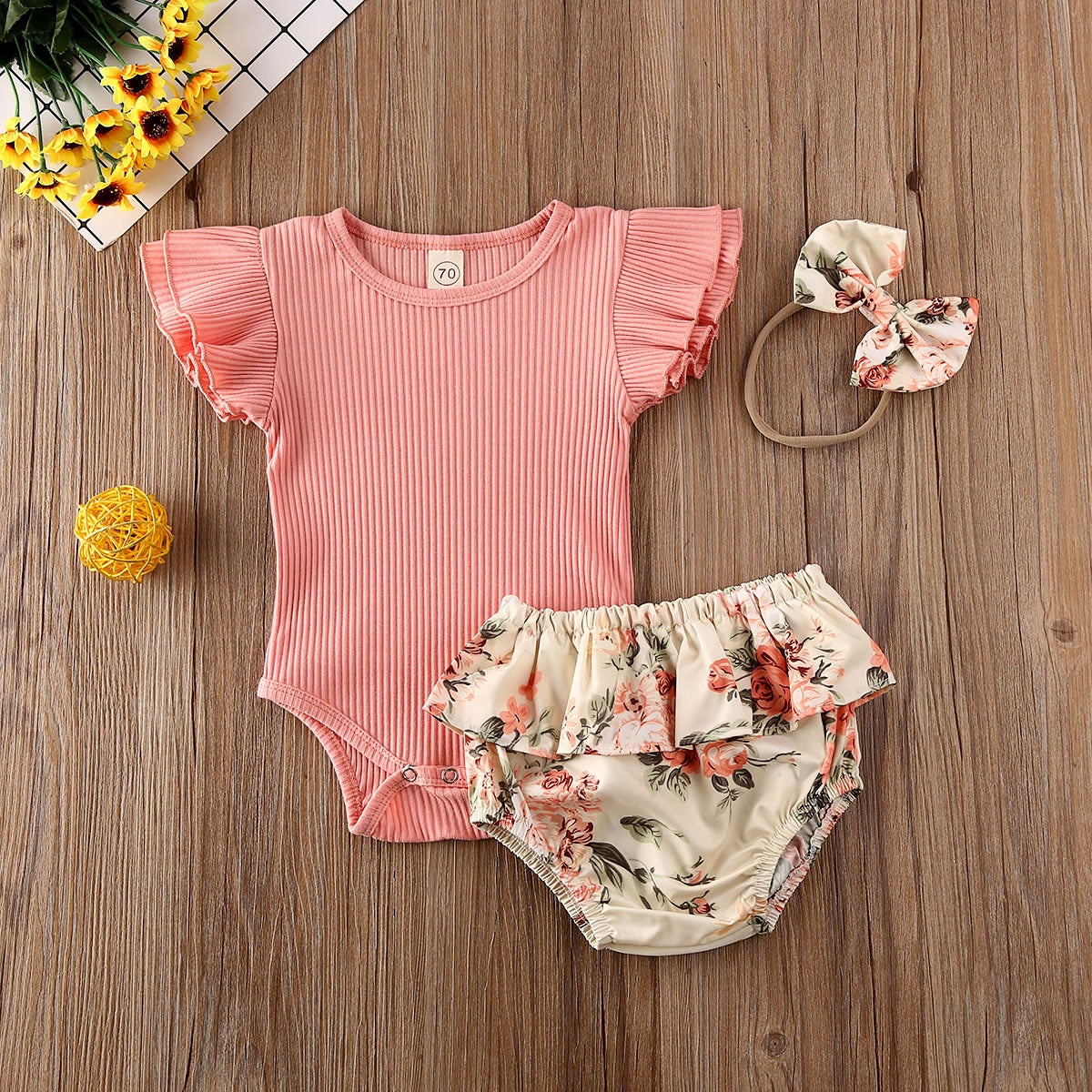 Riflet, ribbestrikket, blomstret shortssett