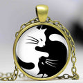 Halskjede med katt og yin og yang