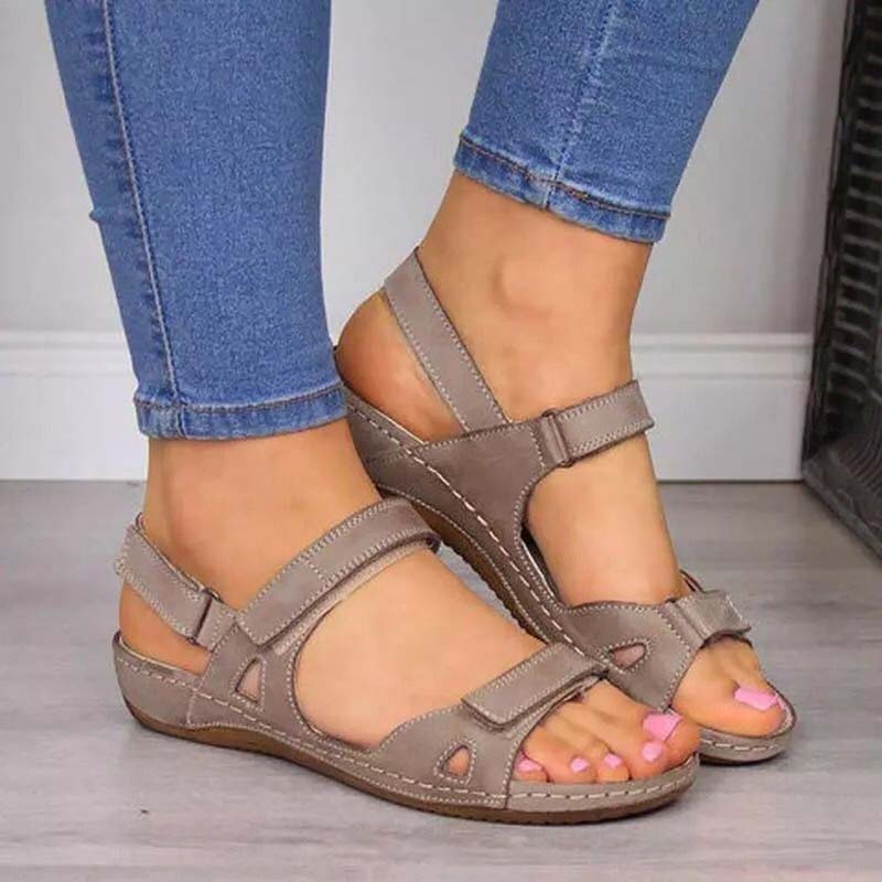 Flate uformelle sandaler med borrelås
