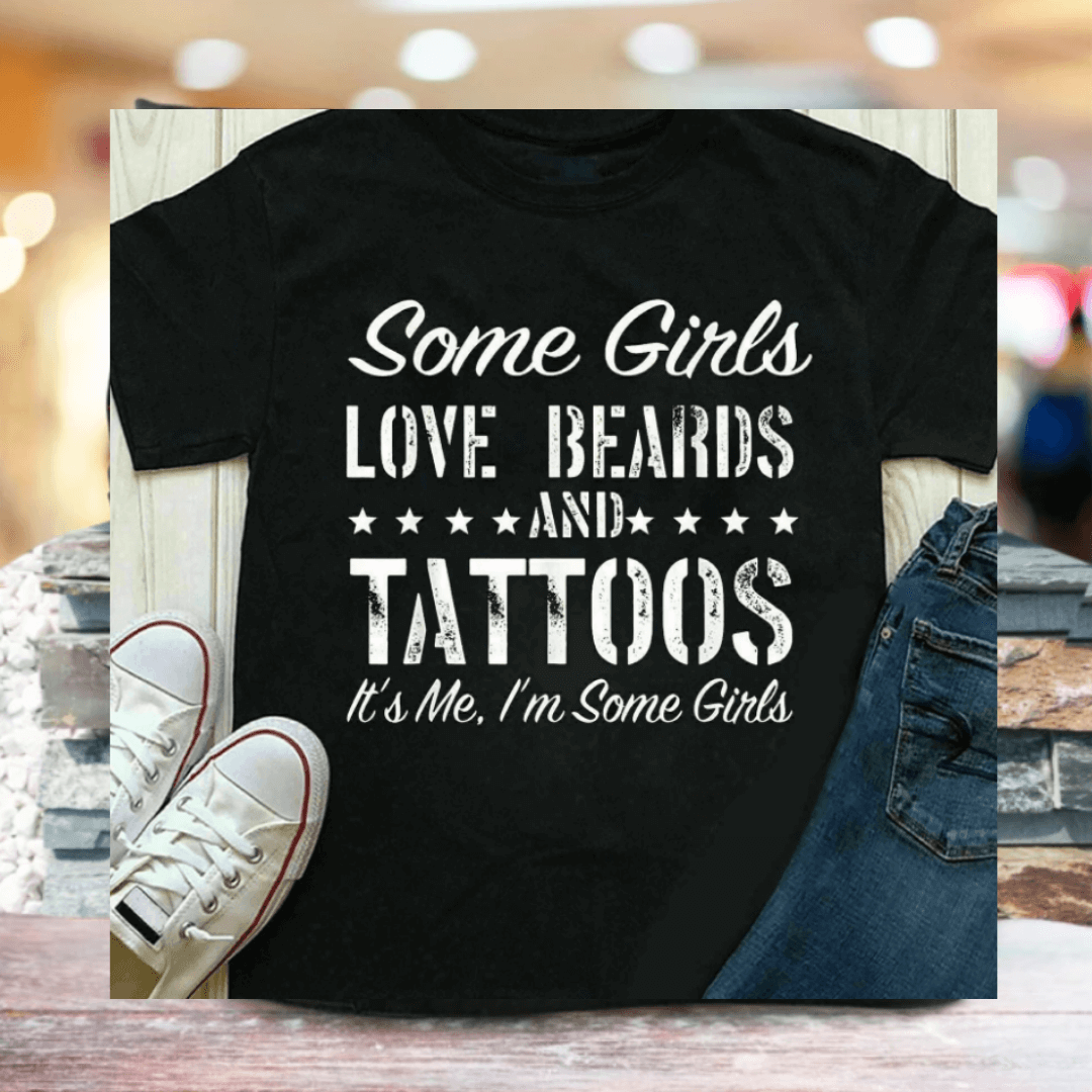 Noen jenter liker skjegg og tatoveringer T-skjorte