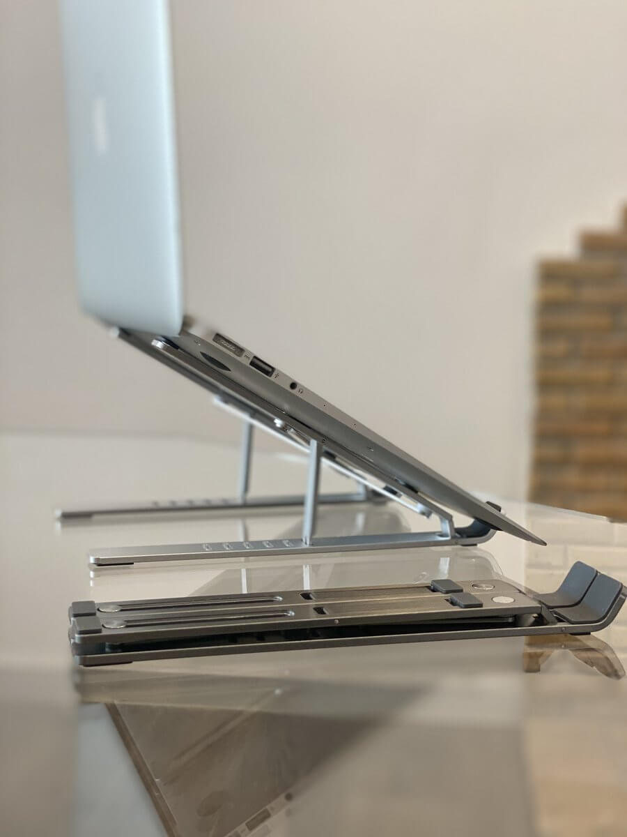Justerbart laptopstativ
