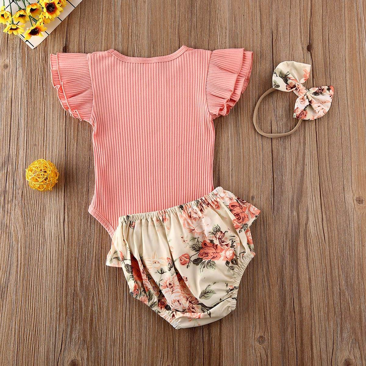 Riflet, ribbestrikket, blomstret shortssett