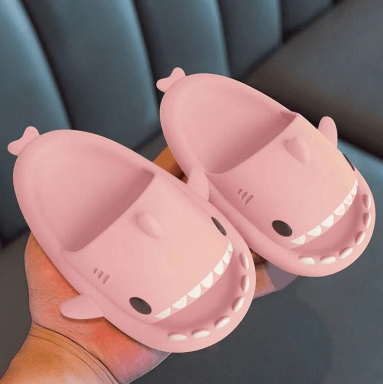 Tøfler til baby og barn med haimotiv