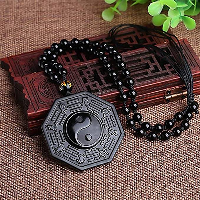 Halskjede med obsidian yin og yang